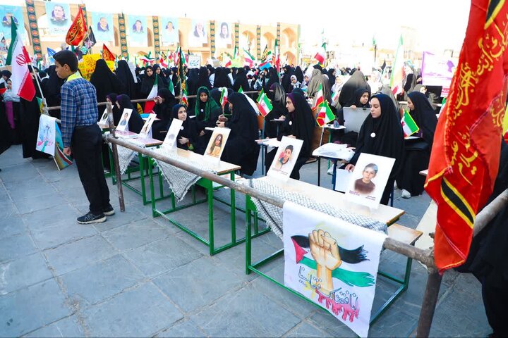 تصاویر/ حماسه دهه هشتادی ها و نودی های یزد در۱۳آبان۱۴۰۴