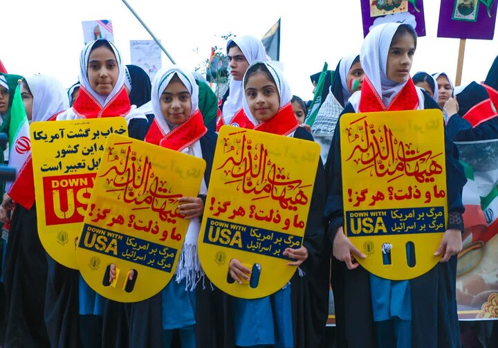 تصاویر/ حماسه دهه هشتادی ها و نودی های یزد در۱۳آبان۱۴۰۴