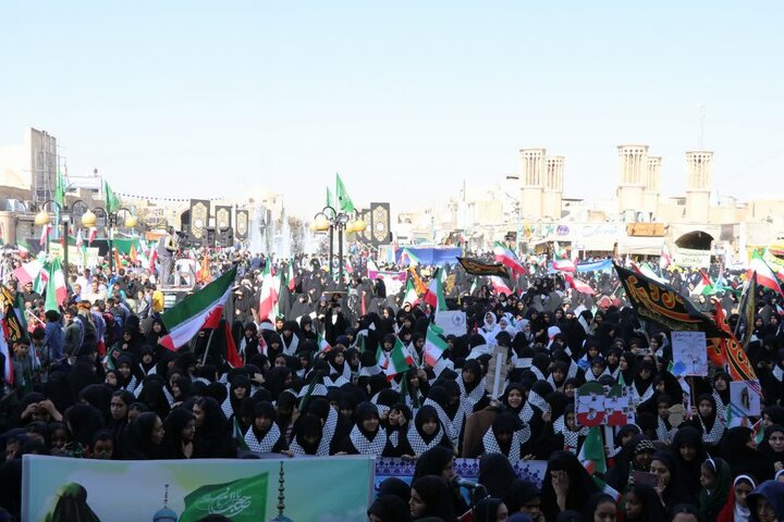 تصاویر/ حماسه دهه هشتادی ها و نودی های یزد در۱۳آبان۱۴۰۴