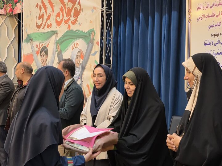 تصاویر/ حضور پرشور دانش‌آموزان در امامزاده صالح(ع)