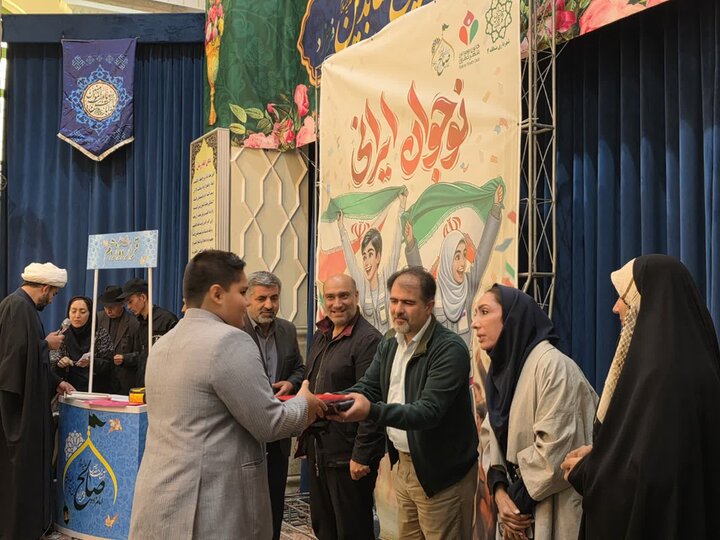 تصاویر/ حضور پرشور دانش‌آموزان در امامزاده صالح(ع)