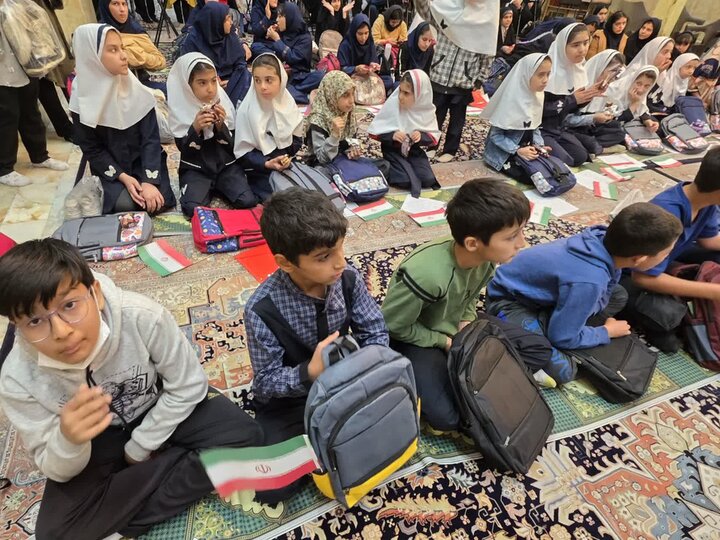 تصاویر/ حضور پرشور دانش‌آموزان در امامزاده صالح(ع)