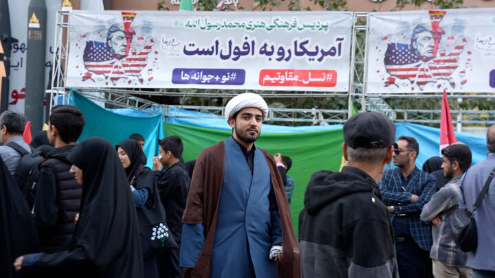 تصاویر/ حضور پرشور طلاب و روحانیون حوزه علمیه استان تهران در یوم الله 13 آبان