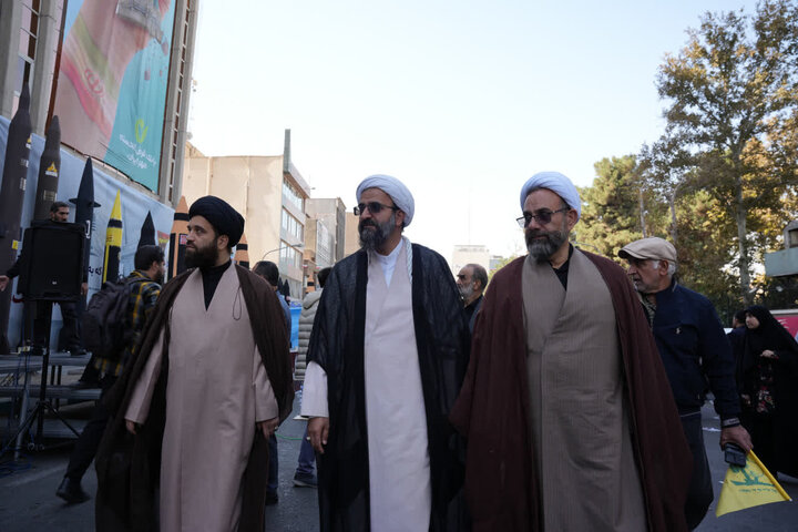 تصاویر/ حضور پرشور طلاب و روحانیون حوزه علمیه استان تهران در یوم الله 13 آبان