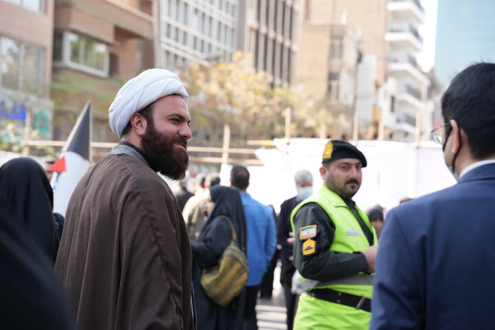 تصاویر/ حضور پرشور طلاب و روحانیون حوزه علمیه استان تهران در یوم الله 13 آبان