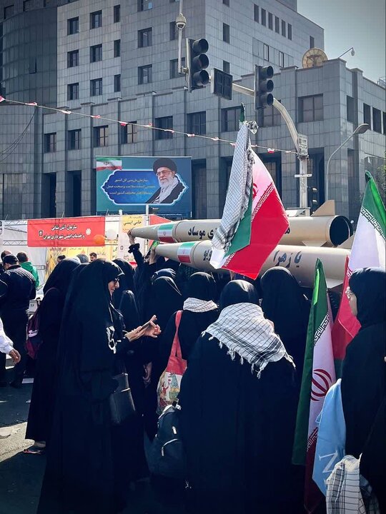 تصاویر/ حضور پرشور طلاب و روحانیون حوزه علمیه استان تهران در یوم الله 13 آبان