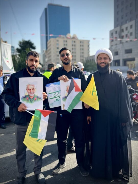 تصاویر/ حضور پرشور طلاب و روحانیون حوزه علمیه استان تهران در یوم الله 13 آبان