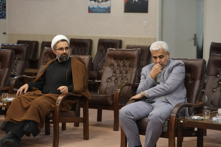 تصاویر / دیدار نماینده ولی فقیه در بنیاد مسکن انقلاب اسلامی با امام جمعه همدان