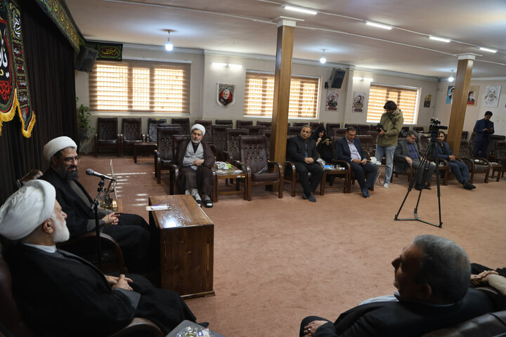 تصاویر / دیدار نماینده ولی فقیه در بنیاد مسکن انقلاب اسلامی با امام جمعه همدان