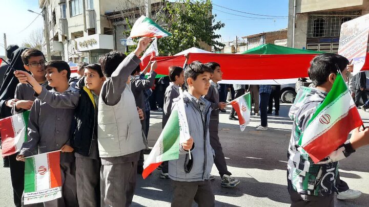 تصاویر / راهپیمایی بزرگ یوم‌الله ۱۳ آبان در لالجین