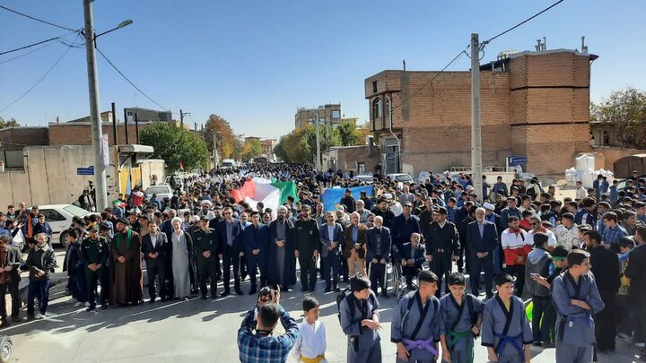 تصاویر / راهپیمایی بزرگ یوم‌الله ۱۳ آبان در لالجین