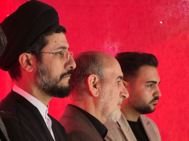 تصاویر / حضور پرشور طلاب و روحانیون تویسرکانی در در مراسم یوم الله ۱۳ آبان ماه