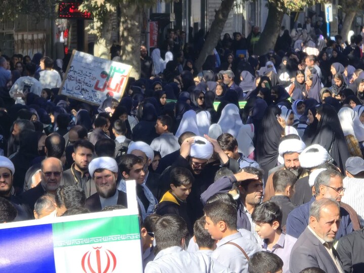 تصاویر / حضور پرشور طلاب و روحانیون تویسرکانی در در مراسم یوم الله ۱۳ آبان ماه