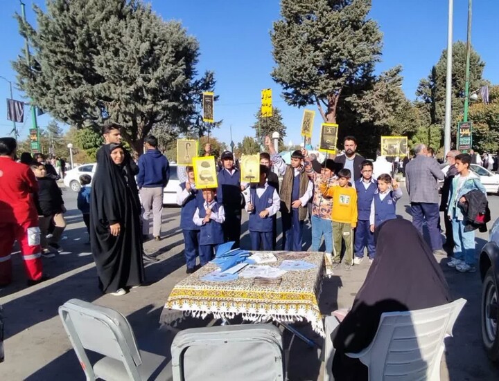 تصاویر / حضور پرشور طلاب و روحانیون تویسرکانی در در مراسم یوم الله ۱۳ آبان ماه