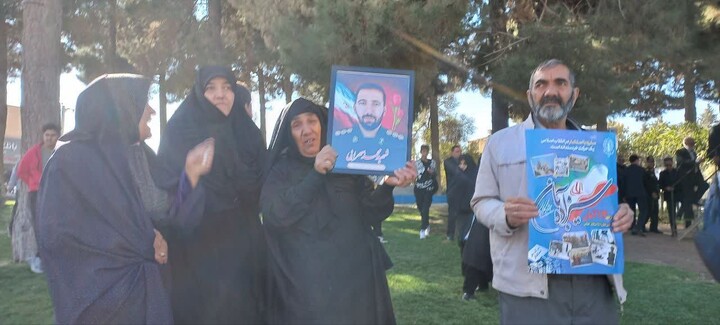 تصاویر / حضور پرشور مردم نهاوند در راهپیمایی ۱۳ آبان