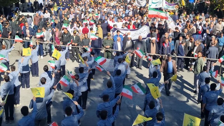 تصاویر / حضور پرشور مردم نهاوند در راهپیمایی ۱۳ آبان