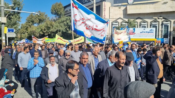 تصاویر / حضور پرشور مردم نهاوند در راهپیمایی ۱۳ آبان