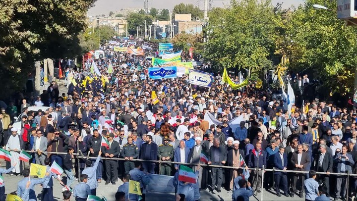 تصاویر / حضور پرشور مردم نهاوند در راهپیمایی ۱۳ آبان