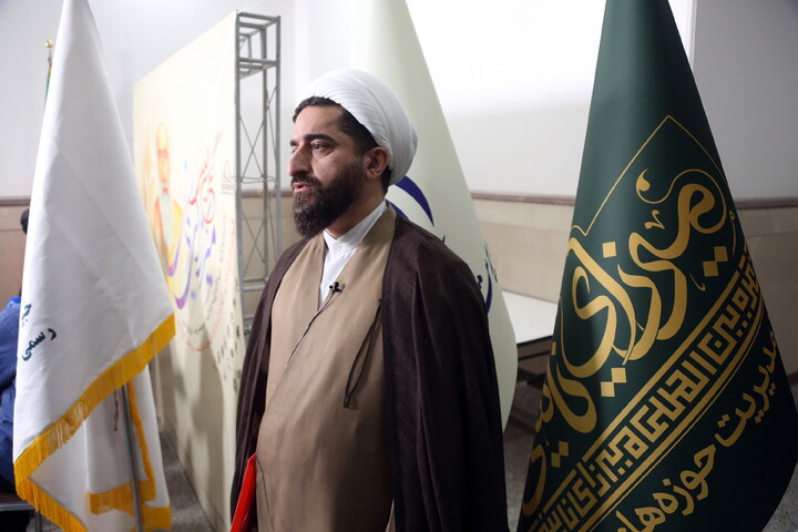 گرامیداشت میرزای نائینی نقش مهمی در تقویت هویت دینی و ملی دارد