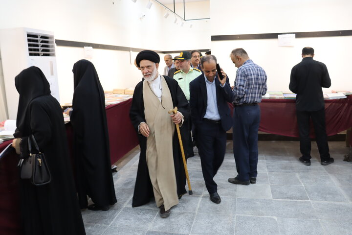 تصاویر/ نمایشگاه کتاب در دیّر