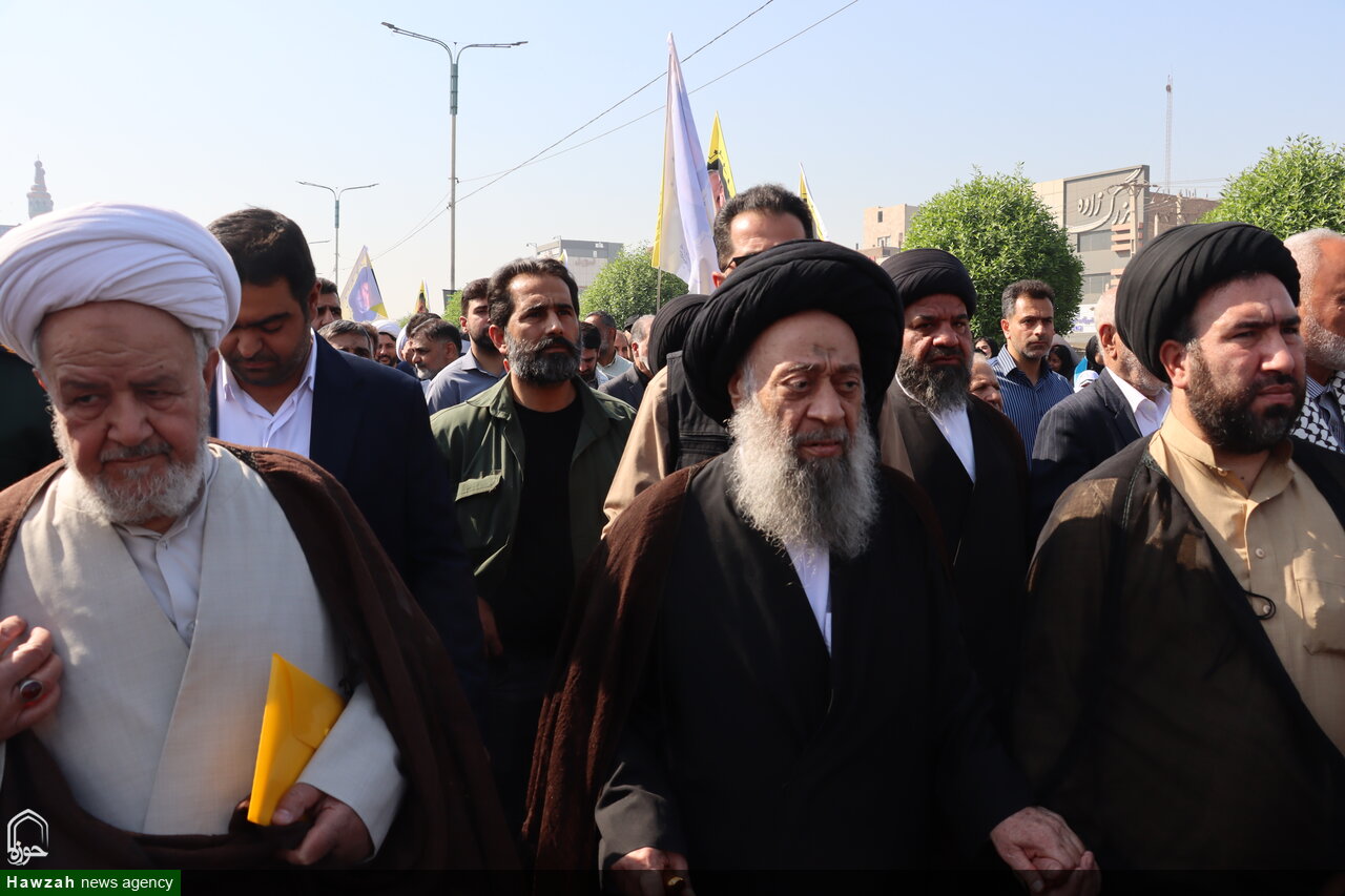 پوزه استکبار جهانی را به خاک می‌مالیم