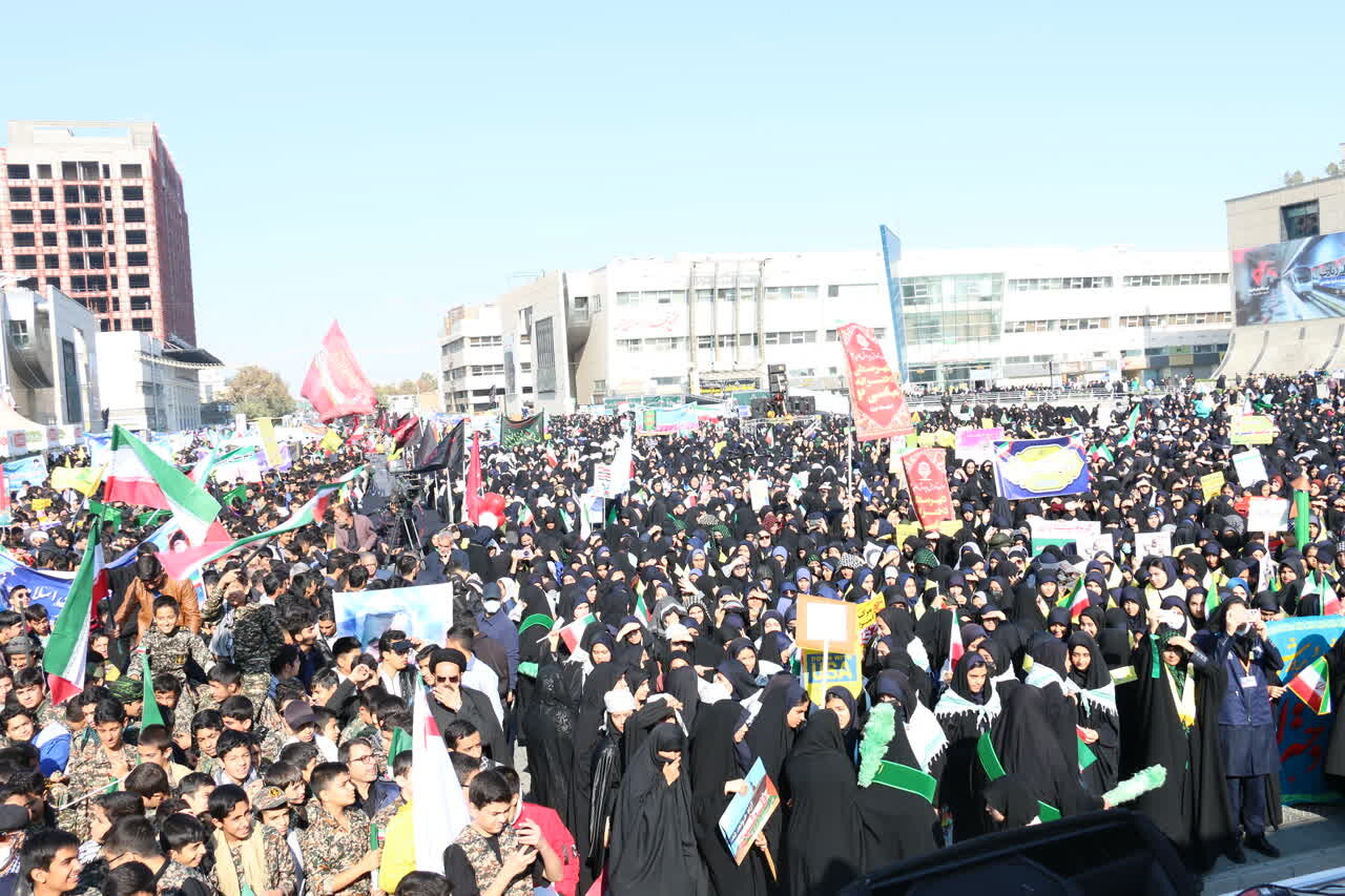 تصاویر/ اجتماع دانش آموزی و دانشجویی ۱۳ آبان ،مشهد
