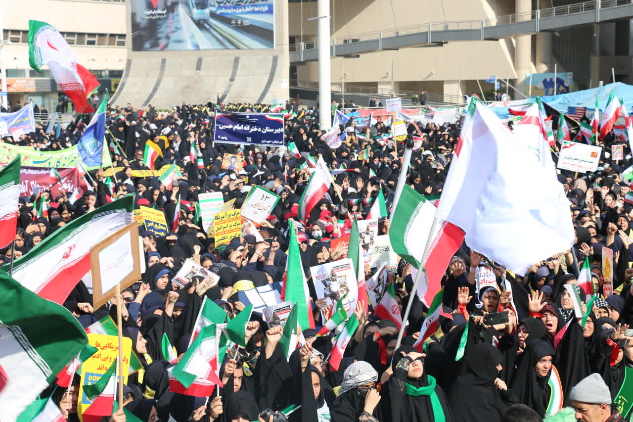 تصاویر/ اجتماع دانش آموزی و دانشجویی ۱۳ آبان ،مشهد