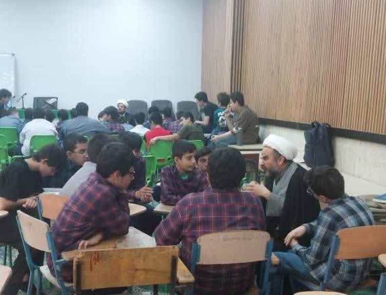 پاسخگویی میدانی کارشناسان مرکز ملی پاسخگویی به سوالات دینی دانش‌آموزان + عکس