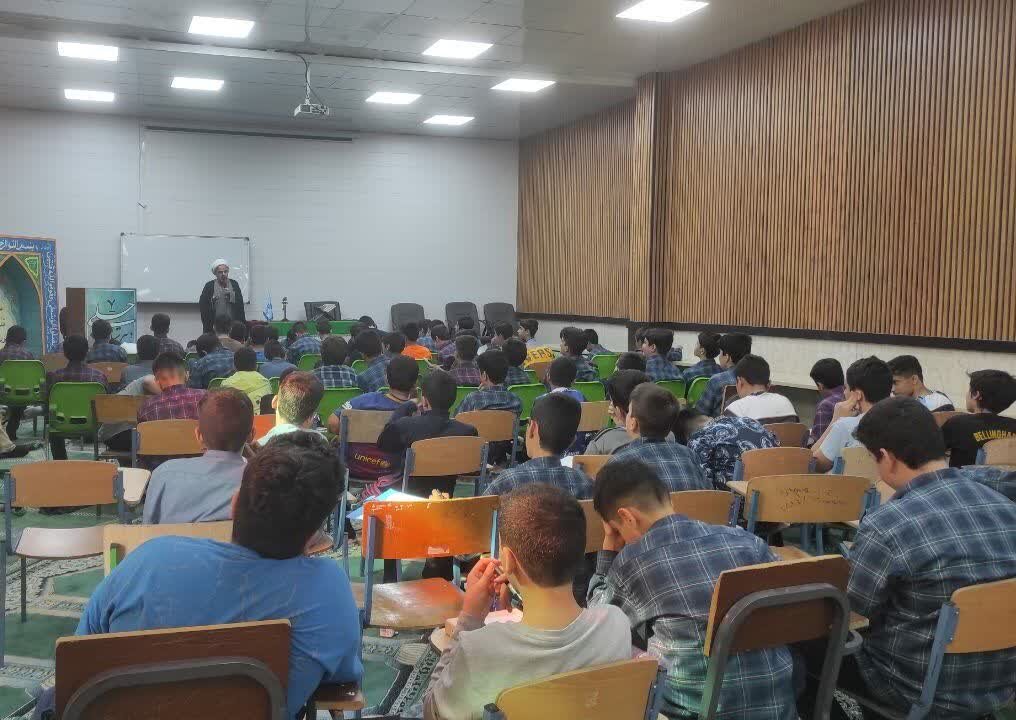 پاسخگویی میدانی کارشناسان مرکز ملی پاسخگویی به سوالات دینی دانشآموزان + عکس