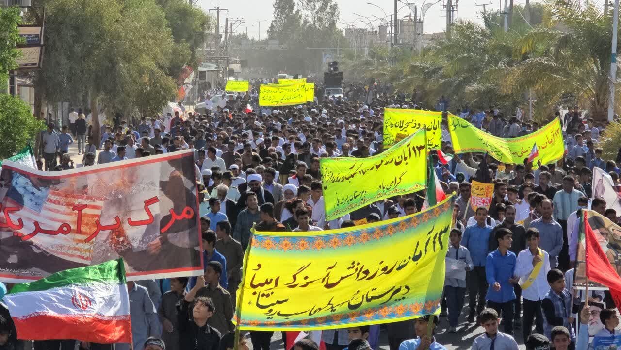 تصاویر/ راهپیمایی روز دانش آموز و بزرگداشت ۱۳ آبان در شهر ریگان