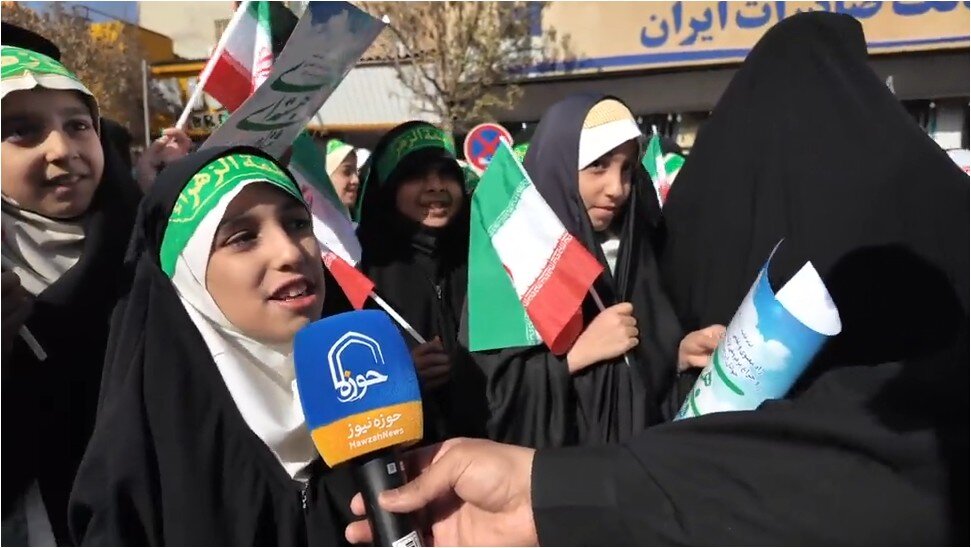 فیلم | گفت‌وگوی خبرنگار خبرگزاری حوزه با شرکت کنندگان در راهپیمایی ۱۳ آبان قم