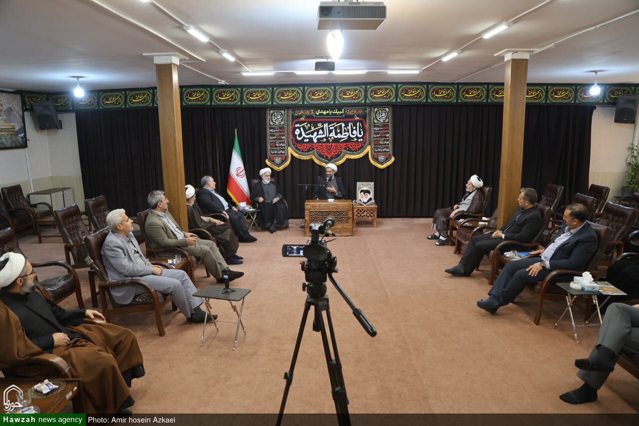 تصاویر / دیدار نماینده ولی فقیه در بنیاد مسکن انقلاب اسلامی با امام جمعه همدان