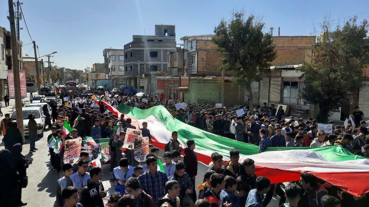 تصاویر / راهپیمایی بزرگ یوم‌الله ۱۳ آبان در لالجین