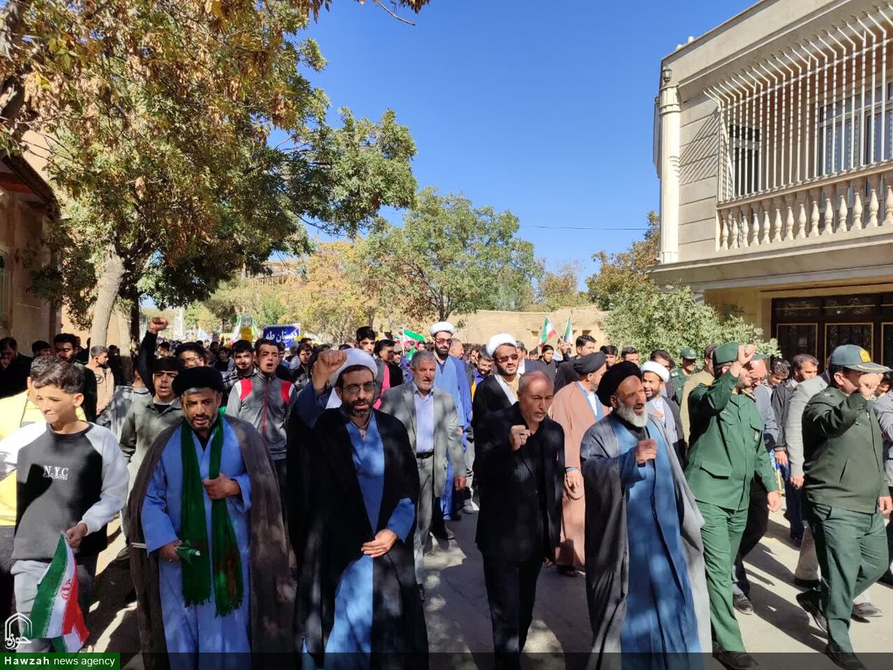 تصاویر / راهپیمایی۱۳ آبان شهر سامن