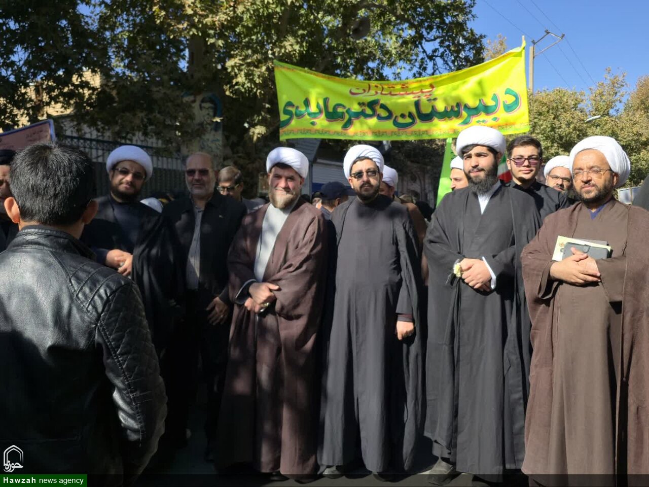 تصاویر / حضور پرشور طلاب و روحانیون تویسرکانی در در مراسم یوم الله ۱۳ آبان ماه