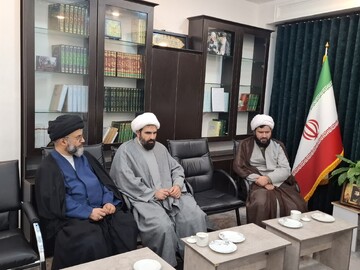 نشست مدیر حوزه علمیه گیلان و امام جمعه سنگر
