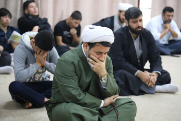 تصاویر/ برگزای دعای پر فیض زیارت عاشورا در مدرسه علمیه خاتم الانبیاء (ص) سنندج