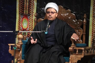 حضرت زهرا (س) چراغ هدایت و الگوی ابدی زنان مؤمن است