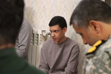 تصاویر/ ادای احترام فرماندهان سپاه و فراجا به خانواده شهدا