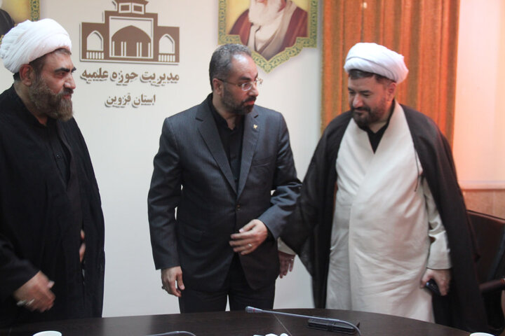 تصاویر / نشست مشترک مسئولین حوزه علمیه استان قزوین و نها دانشگاه آزاد اسلامی واحد قزوین