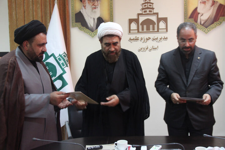 تصاویر / نشست مشترک مسئولین حوزه علمیه استان قزوین و نها دانشگاه آزاد اسلامی واحد قزوین