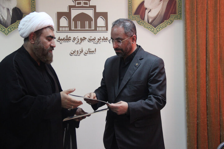 تصاویر / نشست مشترک مسئولین حوزه علمیه استان قزوین و نها دانشگاه آزاد اسلامی واحد قزوین