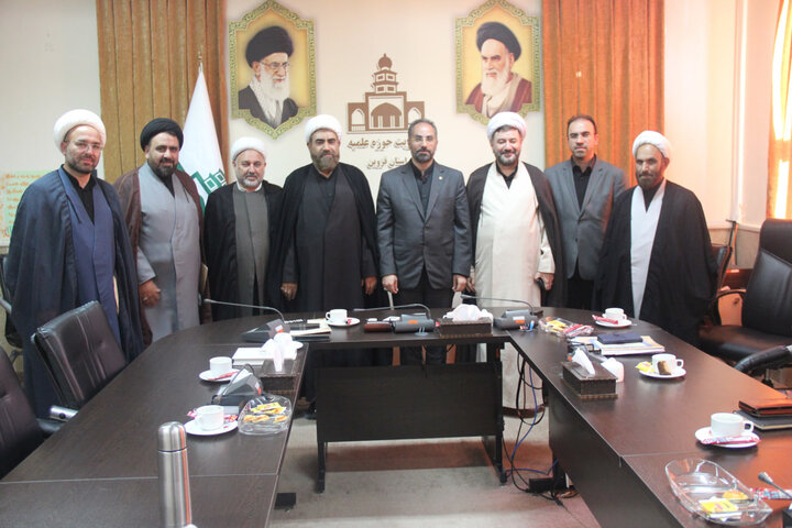 تصاویر / نشست مشترک مسئولین حوزه علمیه استان قزوین و نها دانشگاه آزاد اسلامی واحد قزوین