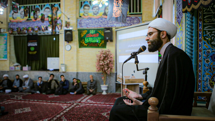 تصاویر/روز اول مراسم سوگواری ایام شهادت حضرت زهرا (س) در مسجد مدرسه آیت‌الله آخوند