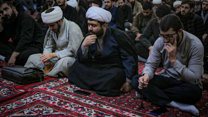 تصاویر/روز اول مراسم سوگواری ایام شهادت حضرت زهرا (س) در مسجد مدرسه آیت‌الله آخوند