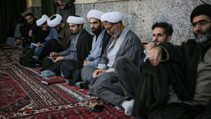 تصاویر/روز اول مراسم سوگواری ایام شهادت حضرت زهرا (س) در مسجد مدرسه آیت‌الله آخوند