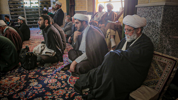 تصاویر/روز اول مراسم سوگواری ایام شهادت حضرت زهرا (س) در مسجد مدرسه آیت‌الله آخوند