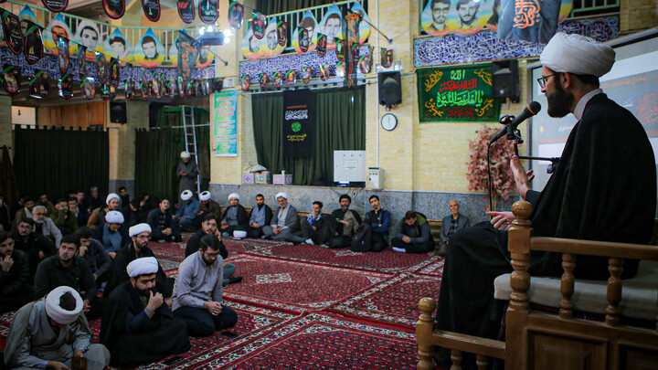 تصاویر/روز اول مراسم سوگواری ایام شهادت حضرت زهرا (س) در مسجد مدرسه آیت‌الله آخوند