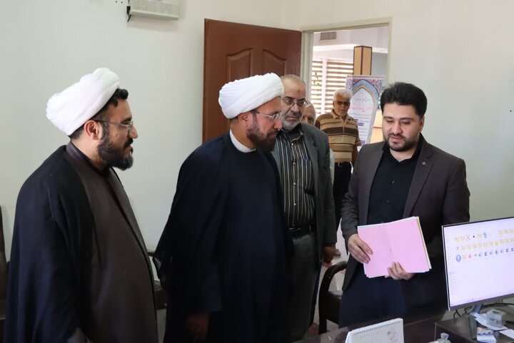 تصاویر/ بازدید امام جمعه شهرستان اشکذر از اداره ثبت اسناد و املاک