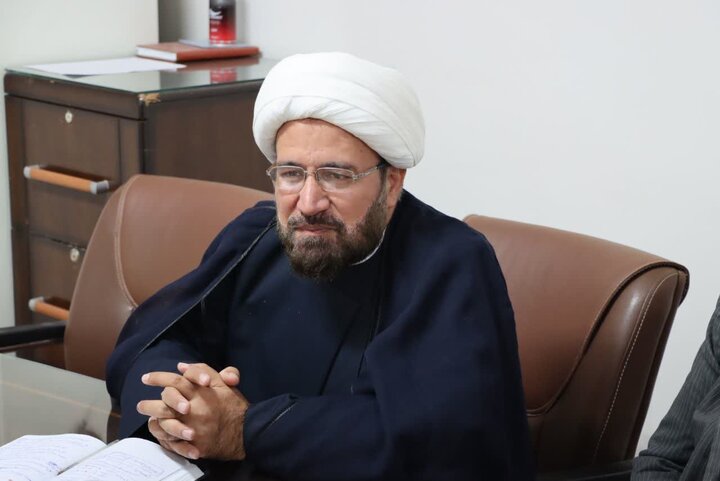 تصاویر/ بازدید امام جمعه شهرستان اشکذر از اداره ثبت اسناد و املاک